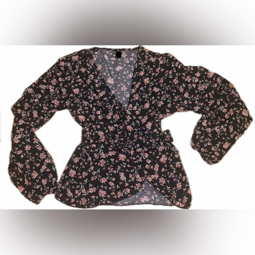 XS Floral wrap top.